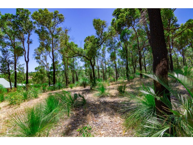 33 Lyons Rd, Waroona WA 6215