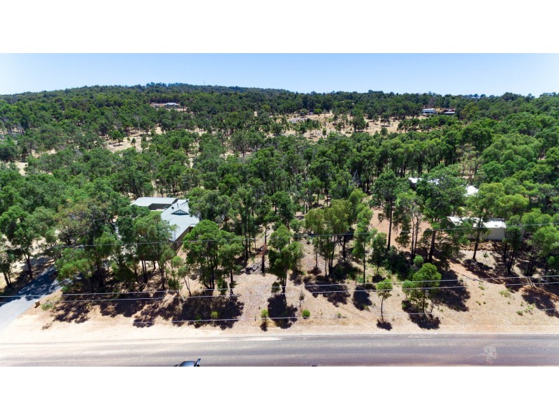 33 Lyons Rd, Waroona WA 6215