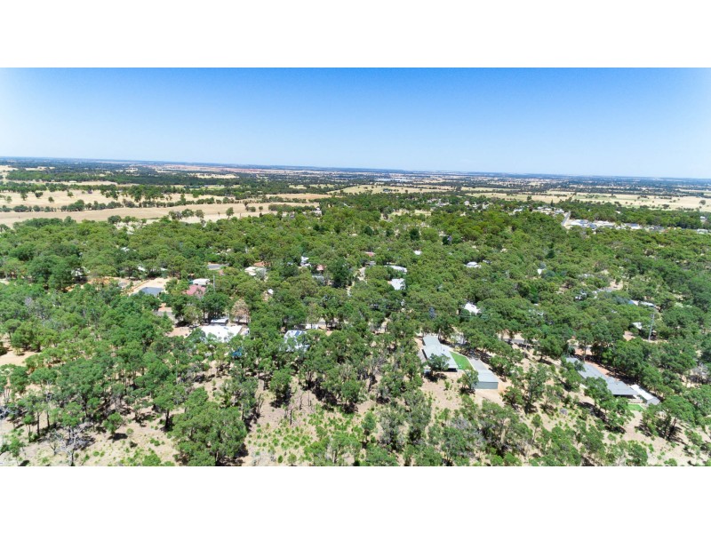 33 Lyons Rd, Waroona WA 6215