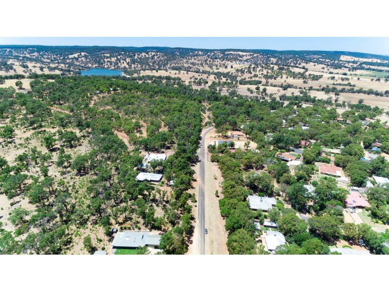 33 Lyons Rd, Waroona WA 6215