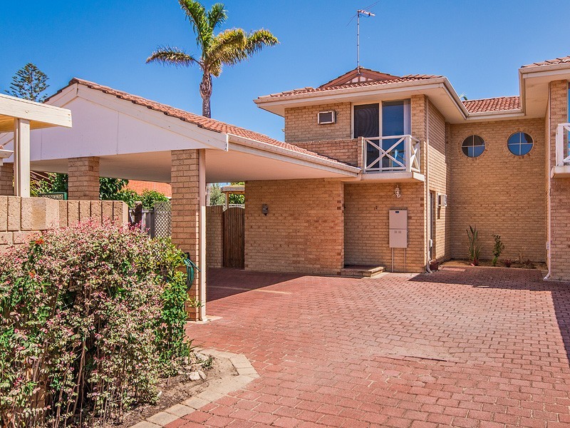 2/2 Creery St, Dudley Park WA 6210