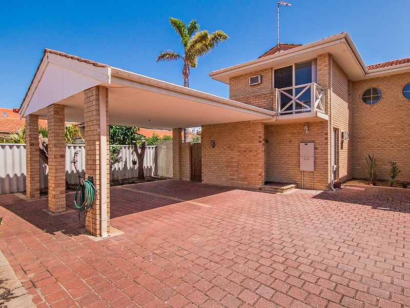 2/2 Creery St, Dudley Park WA 6210