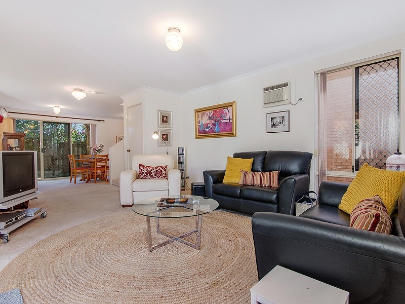 2/2 Creery St, Dudley Park WA 6210