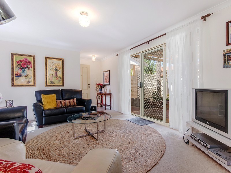 2/2 Creery St, Dudley Park WA 6210