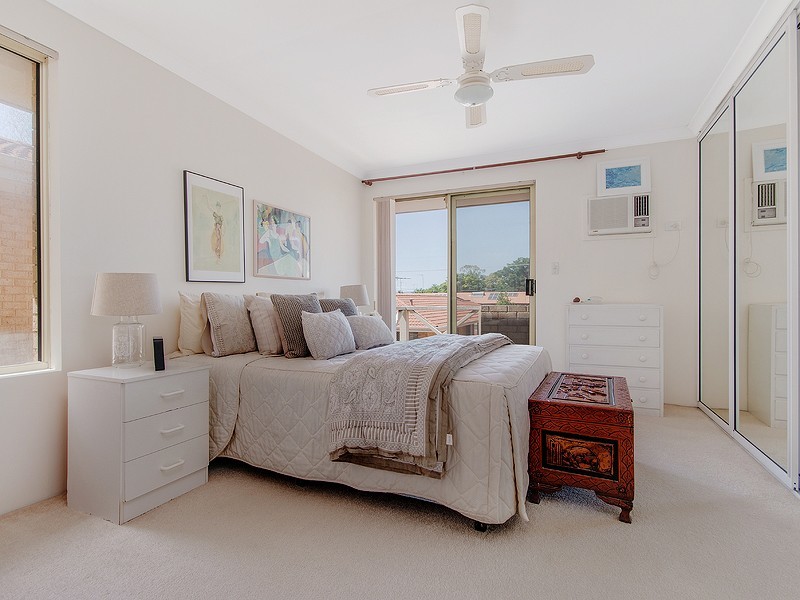 2/2 Creery St, Dudley Park WA 6210