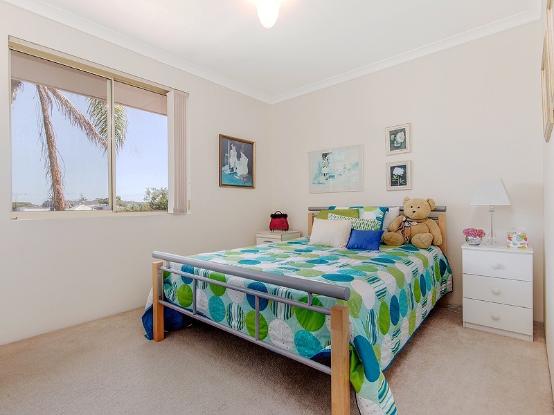 2/2 Creery St, Dudley Park WA 6210