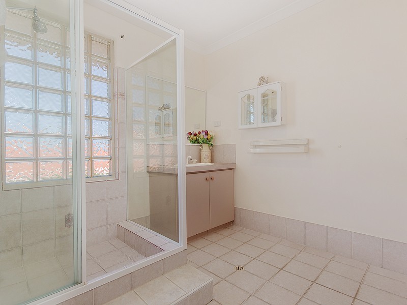 2/2 Creery St, Dudley Park WA 6210