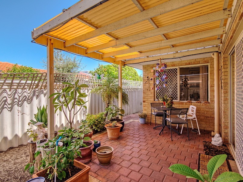 2/2 Creery St, Dudley Park WA 6210