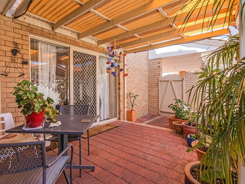 2/2 Creery St, Dudley Park WA 6210