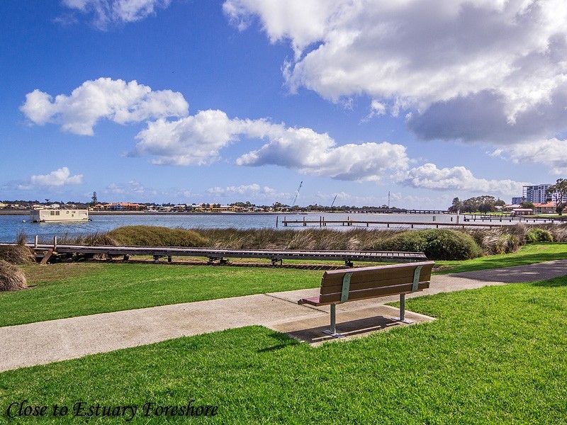 2/2 Creery St, Dudley Park WA 6210