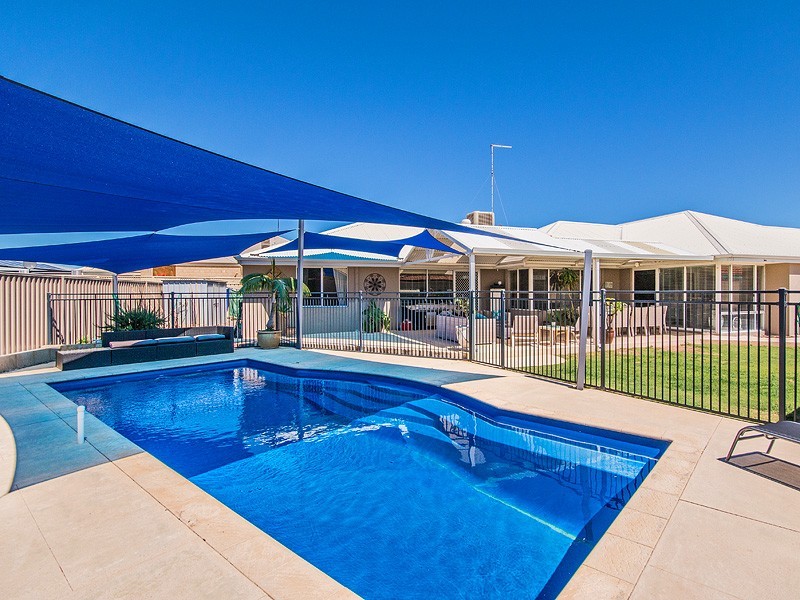 2 Cuvier Place, San Remo WA 6210