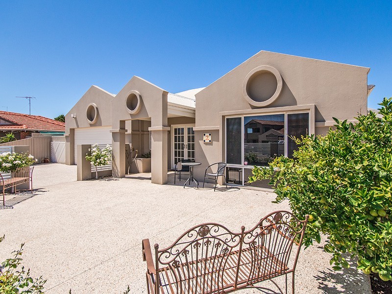 2 Cuvier Place, San Remo WA 6210