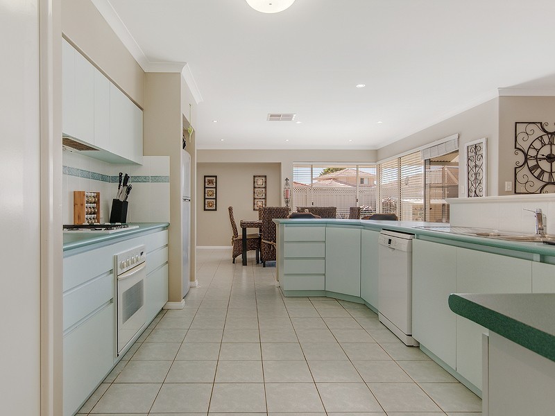 2 Cuvier Place, San Remo WA 6210