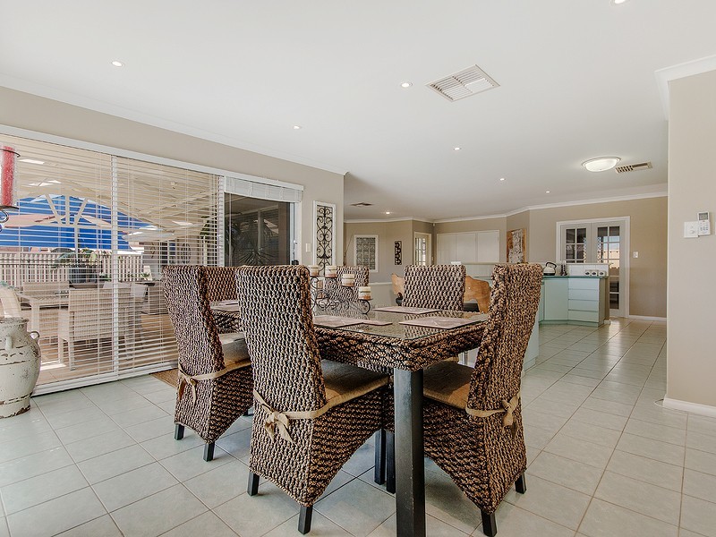 2 Cuvier Place, San Remo WA 6210