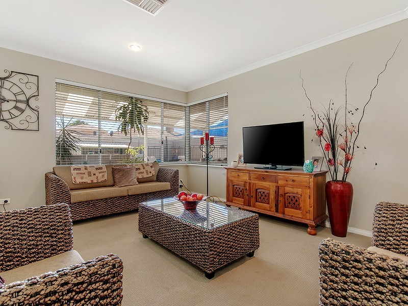 2 Cuvier Place, San Remo WA 6210