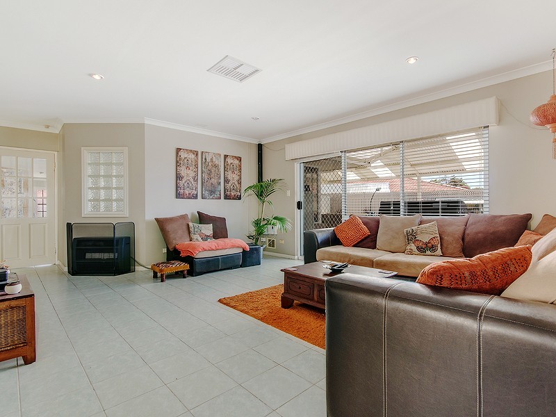 2 Cuvier Place, San Remo WA 6210