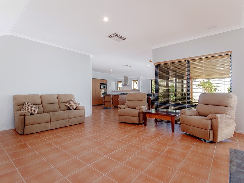 23 Bollard Circuit, Wannanup WA 6210