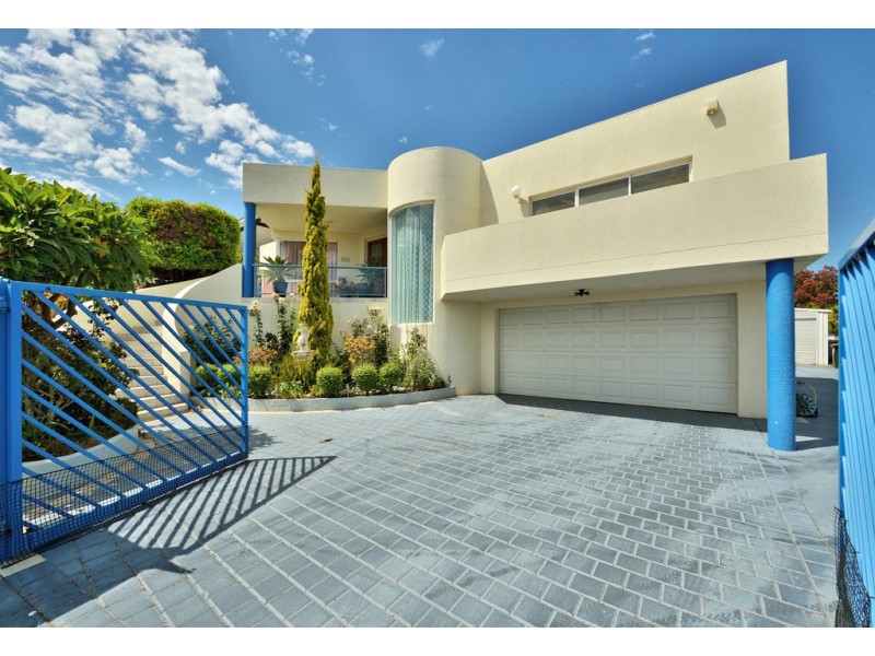 2 Ironbark Place, Halls Head WA 6210