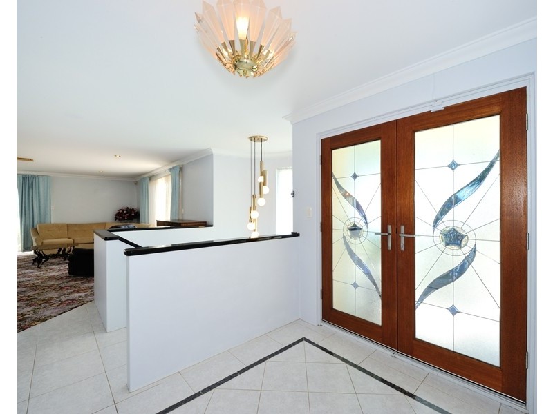2 Ironbark Place, Halls Head WA 6210