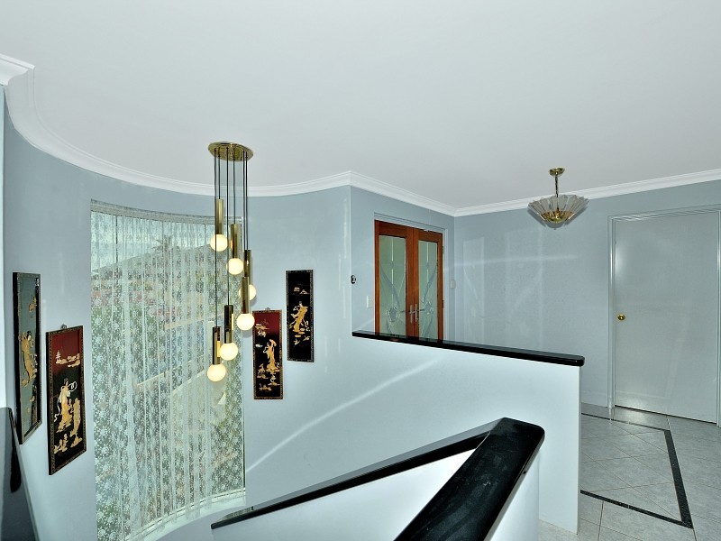 2 Ironbark Place, Halls Head WA 6210