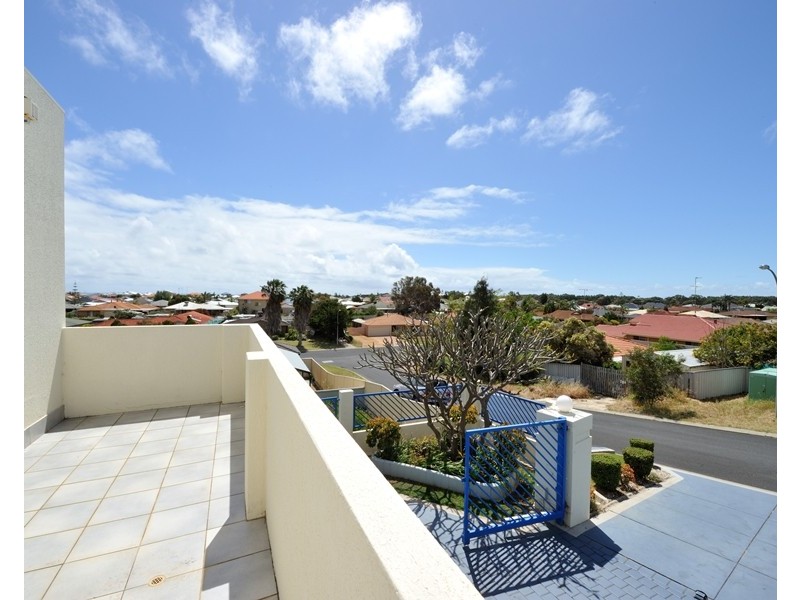 2 Ironbark Place, Halls Head WA 6210