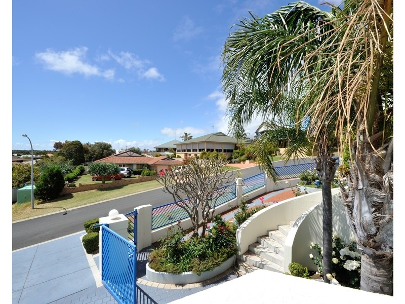 2 Ironbark Place, Halls Head WA 6210