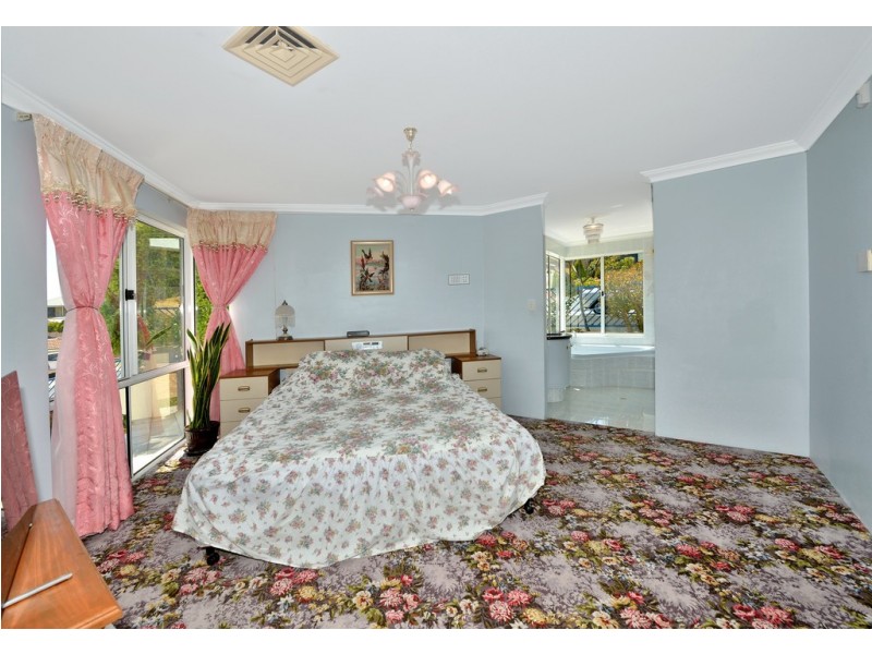 2 Ironbark Place, Halls Head WA 6210