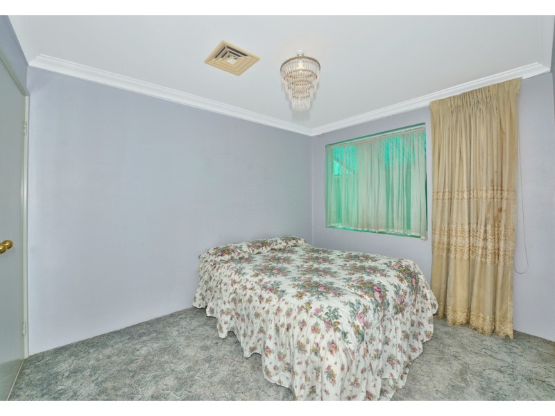 2 Ironbark Place, Halls Head WA 6210