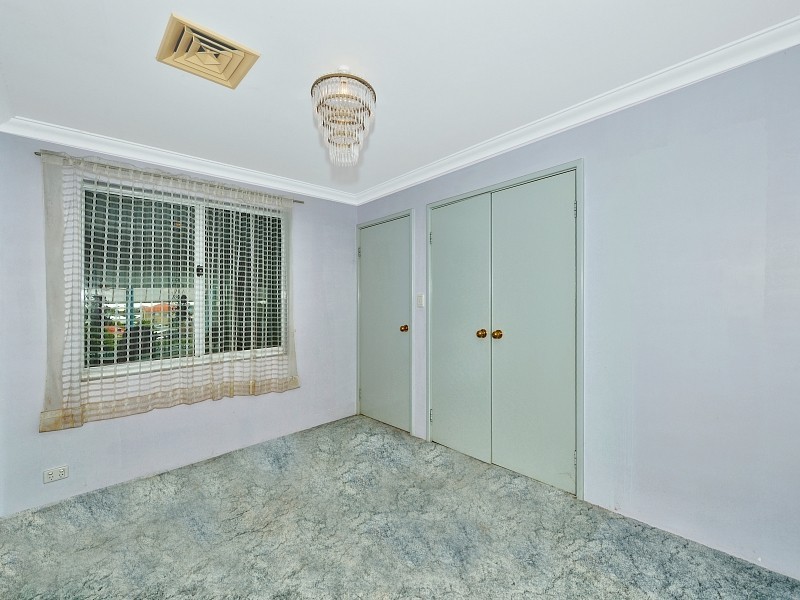 2 Ironbark Place, Halls Head WA 6210