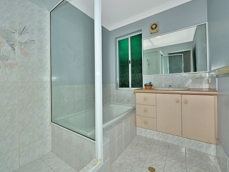 2 Ironbark Place, Halls Head WA 6210