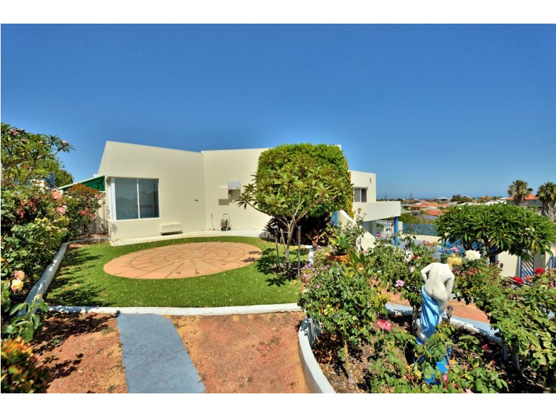 2 Ironbark Place, Halls Head WA 6210