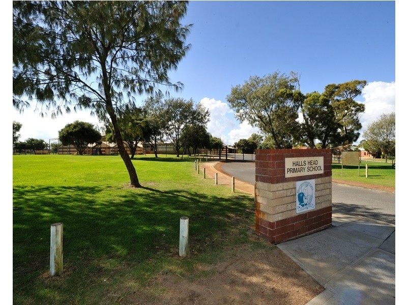 2 Ironbark Place, Halls Head WA 6210