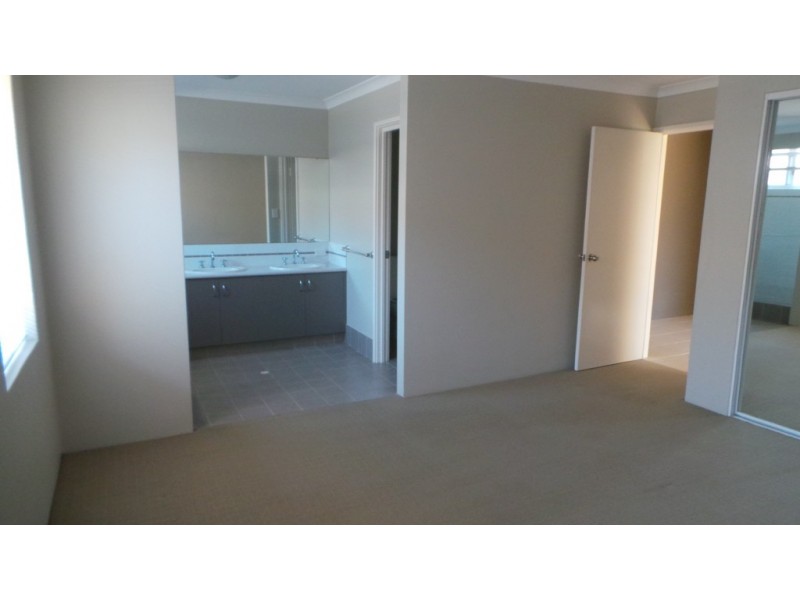 223 Peelwood Parade, Halls Head WA 6210