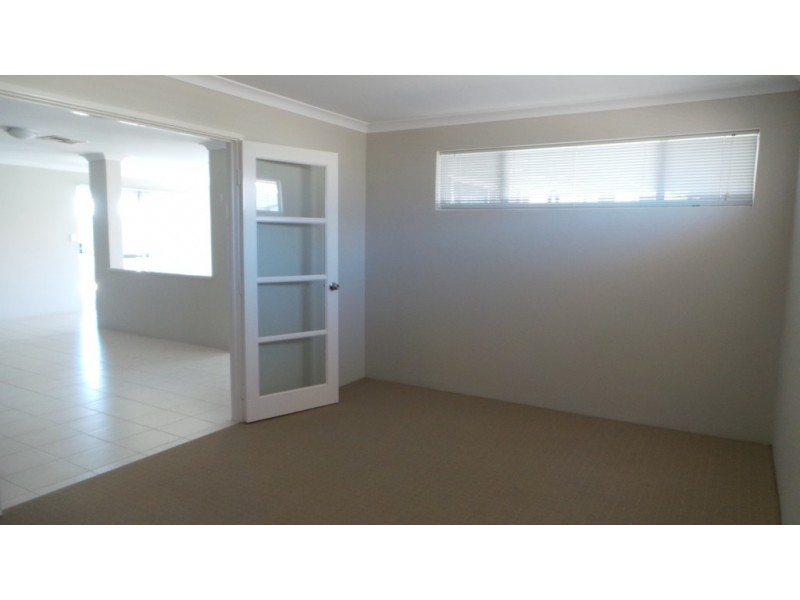 223 Peelwood Parade, Halls Head WA 6210