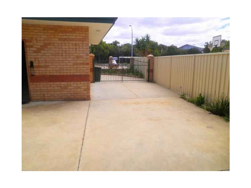 23 Coodanup Drive, Dudley Park WA 6210