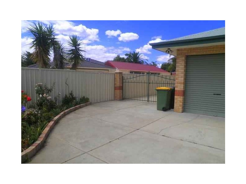 23 Coodanup Drive, Dudley Park WA 6210