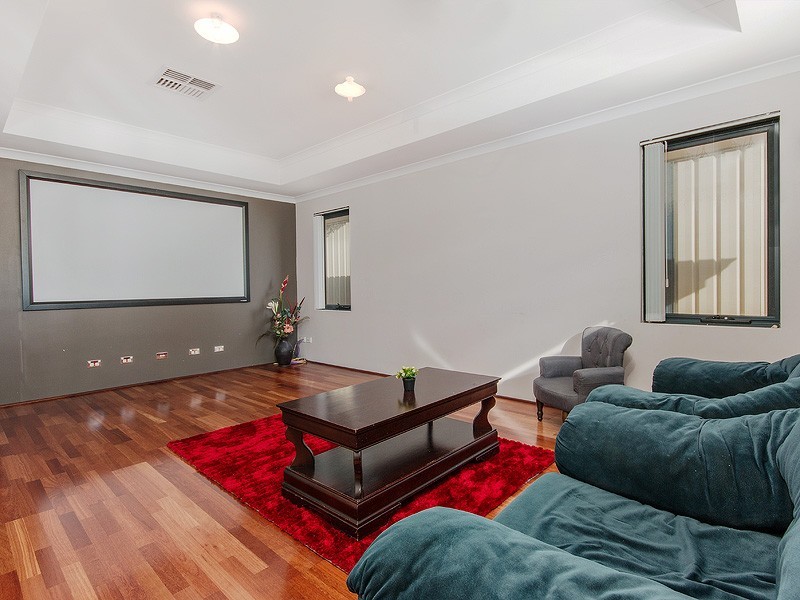 33 Eldorado Loop, Meadow Springs WA 6210