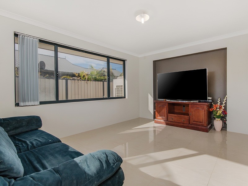 33 Eldorado Loop, Meadow Springs WA 6210