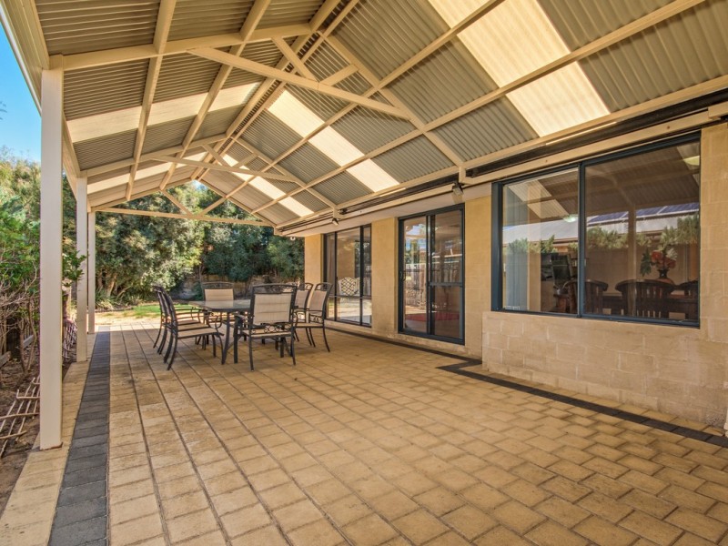 8 Bethel Cnr, Halls Head WA 6210