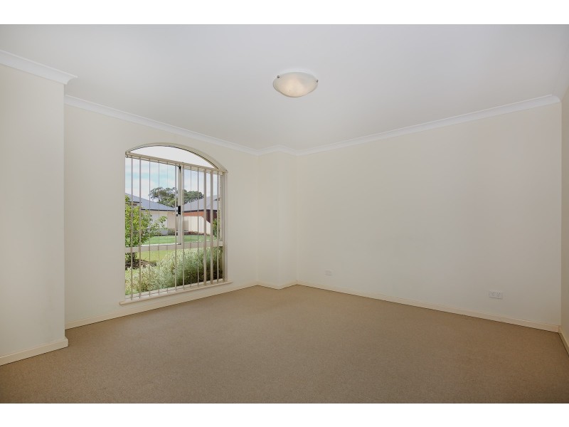 13 Teague Way, Lakelands WA 6180