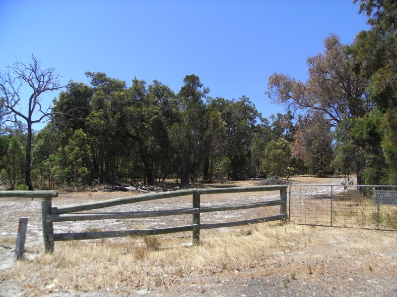 20 Tuart Grove Ave, Lake Clifton WA 6215