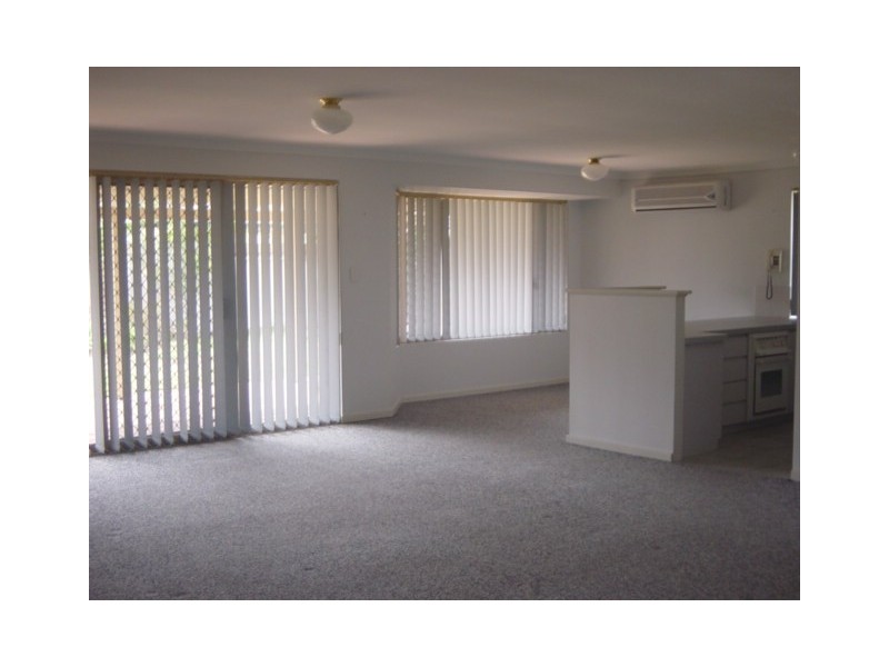 25 Floribunda Avenue, Halls Head WA 6210