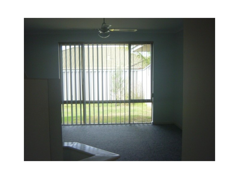 25 Floribunda Avenue, Halls Head WA 6210