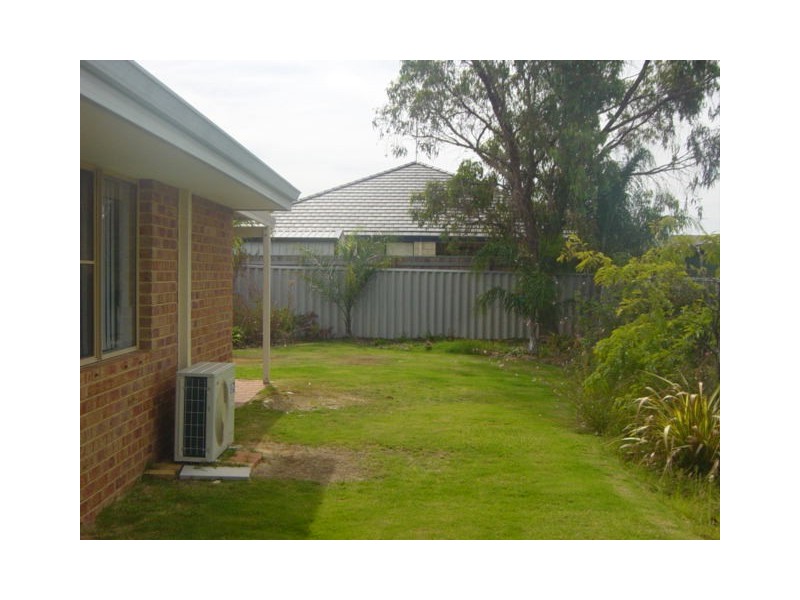 25 Floribunda Avenue, Halls Head WA 6210