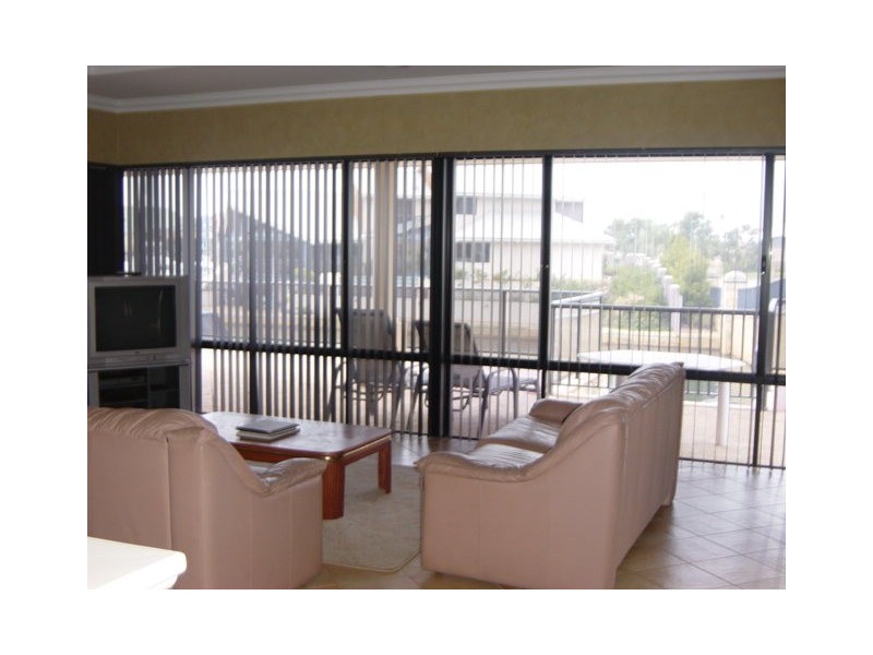 12 Condor Mews, Halls Head WA 6210