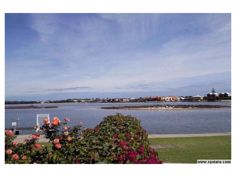 10/11 Leslie Street, Dudley Park WA 6210