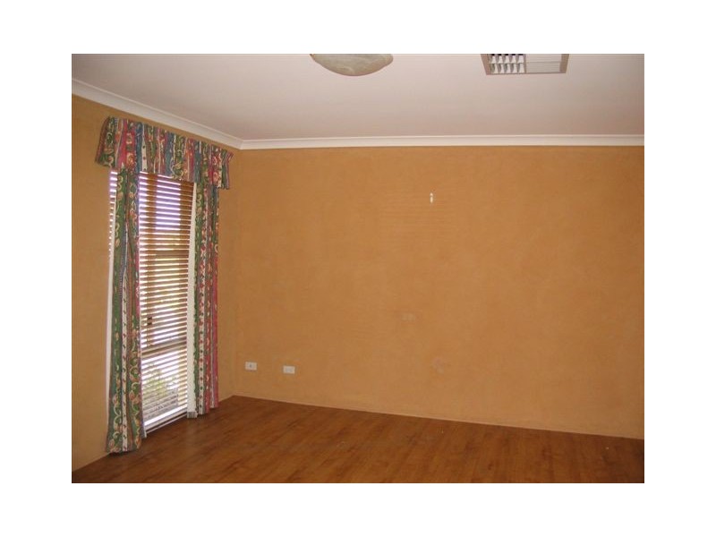 12 Coppercups Place, Halls Head WA 6210