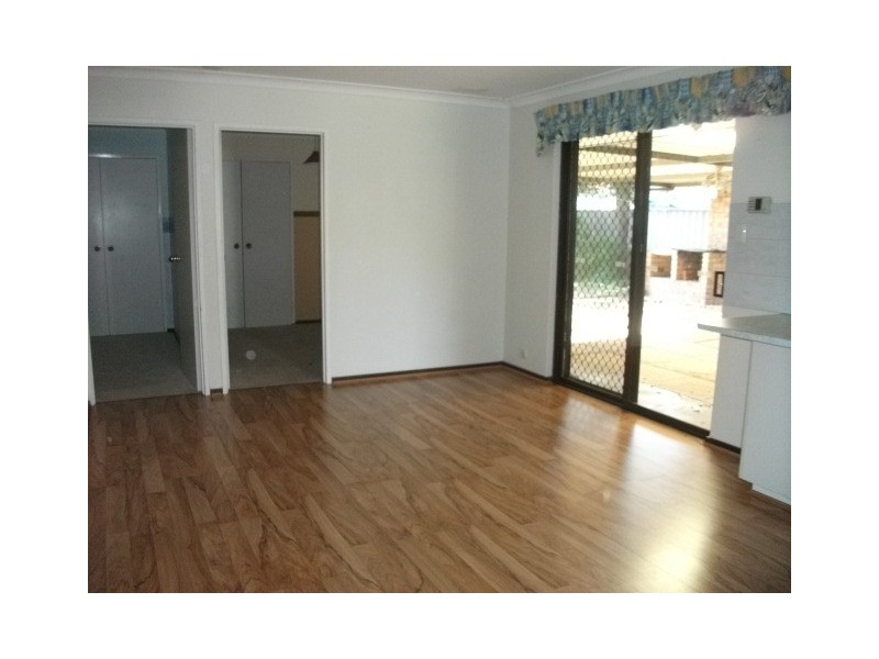 12 Sandford Crescent, Halls Head WA 6210