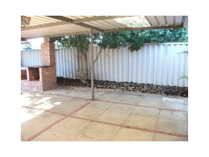 12 Sandford Crescent, Halls Head WA 6210