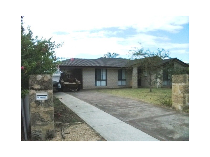 4 Sandalwood Parade, Halls Head WA 6210